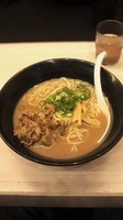 「とんこつ醤油らーめん」@らーめん酒家 驛麺 新大阪の写真