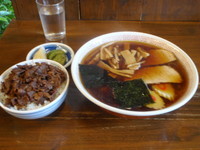 「ラーメン＋小肉飯」@三角屋の写真