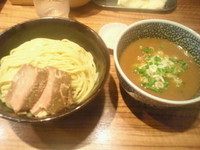 「牛骨つけめんギュギュギュの牛～（8/8限定）　780円」@ラーメン燈郎の写真