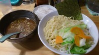 「野菜盛りつけ麺（大盛り）380円+ライス100円」@らーめん ◯ 赤坂2号店の写真