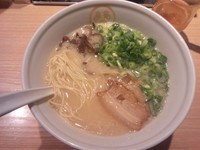 「豚骨プレーン(硬め)￥650+ネギ増し￥100」@TOKYO豚骨BASE MADE by 博多一風堂 池袋店の写真