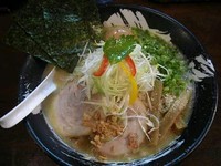 「全部のせ白味噌とんこつ(濃厚)+北海シャケごはん」@北海豚骨麺屋 銀鈴の写真