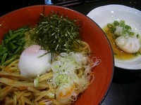 「冷やし担々油そば+ゆでエビ餃子」@油そば総本店 新宿東口アルタ裏店の写真