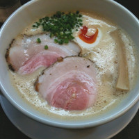 「豚CHIKI醤油ラーメン」@ラーメン家 みつ葉 本店の写真