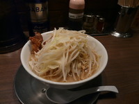 「ラーメン中盛り・野菜増量」@ジャンクガレッジ 東京ラーメンストリートの写真