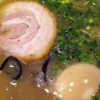 「肉ほぐしメシセット+替玉」@とんこつラーメン 荻の写真