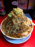「ラーメン大　野菜マシ・ニンニク・辛玉＋魚粉（８０円）」@用心棒の写真