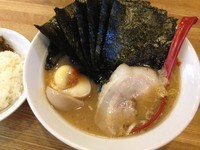 「のりたま・濃いめ＋半ライス（￥850＋￥100）」@ラーメン大桜 今宿店の写真