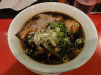 「高槻ブラックらぁめん」@越後屋 高槻天神本店の写真