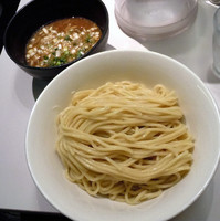 「つけ麺（醤油）+中盛り ￥750」@麺処 ほん田 東京駅一番街店の写真