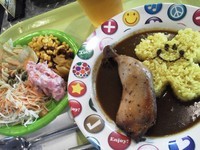 「マジカル・カレー（中辛、チキンレッグ）￥1,490」@ハピネス・カフェの写真