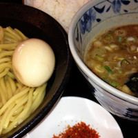 「辛つけ（中）¥800＋味玉¥100＋ごはん¥100」@つけめん・らあめん 福は内の写真