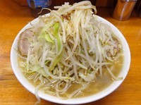 「小ラーメン（650円）麺硬めニンニクカラメ」@ラーメン二郎 立川店の写真