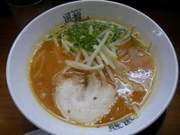 「赤とんこつラーメン+替え玉」@とんこつラーメン博多風龍 新宿東口店の写真