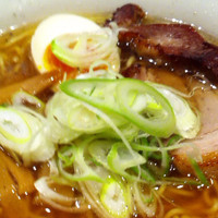 「醤油ラーメン+大盛り+まかないめしセット」@四つ木五丁目ラーメンの写真