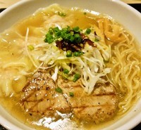 「鶏海老ワンタン麺(塩)大盛サービス(890円)」@麺屋 ふぅふぅ亭の写真