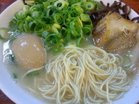 「味玉ネギラーメン(880円)+明太子ご飯(200円)」@博多長浜ラーメン フクフクの写真