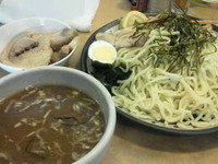 「（夏限定メニュー）冷やしつけ麺大盛+肉入り」@手打ちつけ麺 欣家の写真