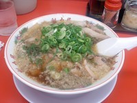 「特製醤油肉入りラーメン、大」@ラーメン魁力屋 市ヶ尾店の写真