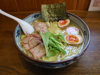 「手打ワンタンメン（塩）大盛＋半熟味玉子」@手打ち中華そば 凌駕の写真