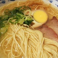 「らあめん（かため）　700円」@らあめん英 本店の写真