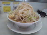 「小ラーメン650円。やさいにんにくあぶらおおめ」@ラーメン大 我孫子店の写真