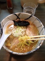 「しょうゆらーめん 750円」@風来居 新宿店の写真