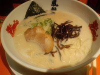 「とんこつラーメン　500円の品が400円」@博多風龍 蒲田店の写真