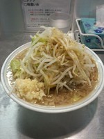 「ラーメン小（ヤサイ少し多め・ニンニク・味濃いめ）」@らーめん大 練馬店の写真