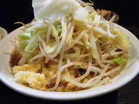 「ガッツリラーメン普通（ヤサイニンニク）」@伝家 志木店の写真