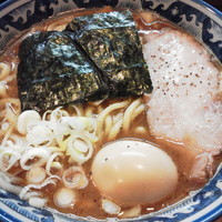 「ラーメン(並)￥７５０＋燻製味玉子￥１００」@兎に角 松戸店の写真