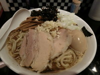 「ニボガッツ（700円）＋大盛り（100円）＋味玉（0円）」@666の写真