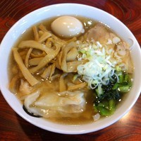 「金のえびわんたんそば（￥750）＋メンマ＋半熟煮たまご」@伊藤商店の写真