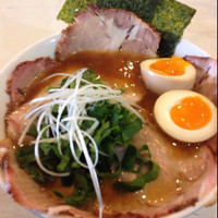 「手打ち中華そば(新味)+煮卵、チャーシュー」@手打ち中華そば 侍の写真