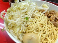 「汁なし（野菜普通、ニンニク少し）＋味玉」@らーめん こじろう526 神田小川町店の写真