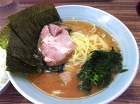 「ラーメン（麺　普通　油　普通　味　濃い目）+ライス」@横浜ラーメン 武蔵家 中野本店の写真