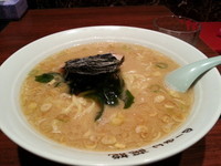 「豚骨ラーメン中盛り(５８０円)」@らーめん藤龍 イオン北戸田SC店の写真