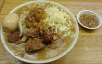 「ラーメン（700円）＋半熟味玉（100円）ニンニクアブラ」@ラーメン荘 夢を語れの写真