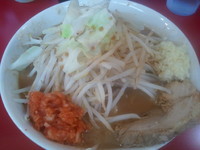 「ラーメン（ニンニク・辛タマ）￥680」@用心棒 本号の写真