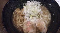 「燕三条醤油ラーメン」@新潟進化系ラーメン 俺たち越後や! 新宿御苑店の写真