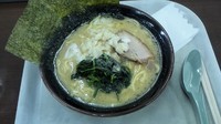 「醤油豚骨ラーメン」@濃厚とんこつ横浜家系ラーメン 九ツ家 高坂サービスエリア店の写真