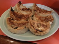 「餃子（450円）」@丸吉飯店の写真