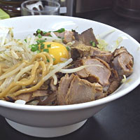 「カルボ郎＋小豚2枚」@らーめん ぎょうてん屋 町田店の写真