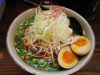 「【限定】　紅の豚キムチ（冷製スタミナ仕様）＋味玉」@麺屋蕪村 肉の写真