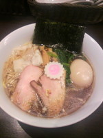 「わんたん麺900円＋味玉100円」@ビーハイブ ゲンキノモトの写真