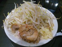 「ラーメン 並 （野菜 アブラ ニンニク） 720円」@ジャンクガレッジ 東京ラーメンストリートの写真