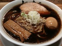 「らーめん micro750円＋煮玉子50円＋大盛り100円」@人類みな麺類の写真