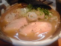 「熟成らーめん 750円 + まかない丼」@麺や 虎ノ道の写真