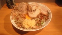 「小豚ラーメン汁なし＋ニンニク」@豚星。の写真