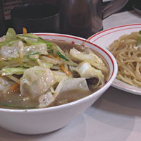 「冷しラーメン＋野菜大盛＋麺大盛」@蒙古タンメン 中本 町田店の写真